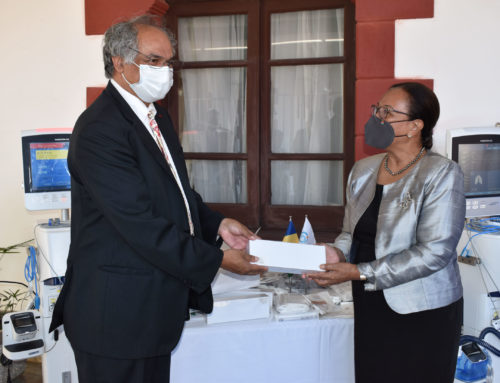Covid-19 : Des équipements pour des tests diagnostiques jusqu’à 50 000 personnes remis aux Seychelles